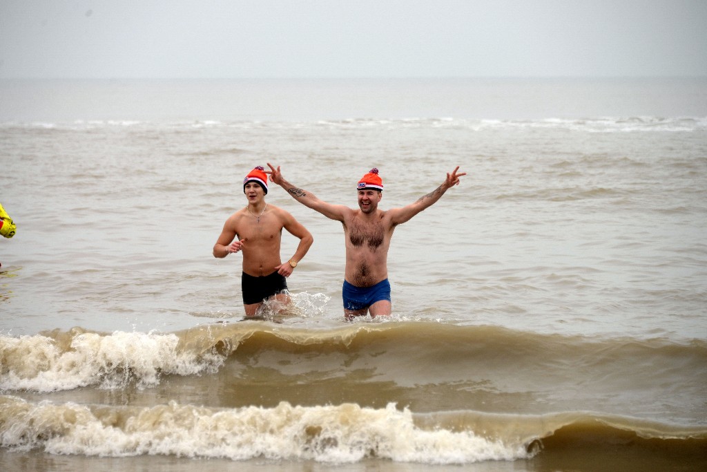 ../Images/Nieuwjaarsduik Nederzandt 2020 136.jpg